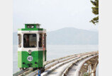 귀여운 열차타고 부산 해안 감상… 외국인 이용객까지 급증