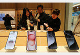 방통위 “휴대전화 너무 비싸다” 애플에도 가격 인하 요청