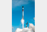 발사체 임무명 ‘B.T.S’… 한국 첫 초소형 군집위성 궤도 올랐다