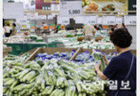 두달 폭염에 가축 100만마리 폐사… 상추 171% 등 채소값 급등
