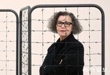형형색색 유리 수류탄-칼날 손잡이 휠체어… “주변의 일상이 정말 안전하고 당연한가요”
