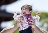 “헐거운 아기띠, 머리 ‘쿵’”…1/3 뇌진탕·두개골 골절