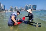“페트병이라도 던져줘” 물에 빠졌을 때 생존 기술 [알쓸톡]