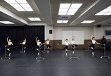 발레리노 꿈꾸는 빌리처럼… ‘백조의 호수’ 칼군무