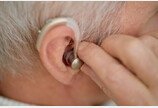 70세 전 청력손실 때 보청기 착용… 치매위험 61% ↓