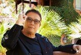 ‘부자 아빠’ 기요사키, 주식 대폭락 주장…“밥 굶어도 은 사라”