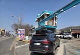 “한달 기름값 100만원 나올 판”…주유소 북새통에 주유기도 고장