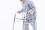 “뼈에 구멍 송송”…단순노화? 평생관리 필요한 ‘이 질환’