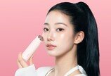톰, 뷰티 디바이스 ‘투앤티업’ 모델로 카즈하 선정