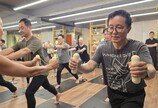 ‘뻣뻣’ 중년 남성, 우아하게 ‘쭉쭉’ 뻗으며 거북목 편다[이진한 의학전문기자의 메디컬 체험]