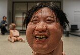 독일 미술관에 나타난… 김정은·머스크 얼굴의 ‘로봇 개’