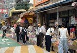 ‘어른이’가 찾는 창신동… ‘왁뿌볼’ 사고 동심 줍는다 [트렌디깅]