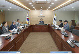 ‘가짜뉴스’ 최대 5배 손해배상…구독자 10만 유튜버부터 적용