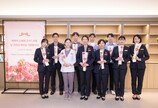 카네이션-단팥빵… 어버이날 ‘액티브 시니어’ 회원에게 마음 전했다