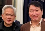 젠슨 황, 최태원과 대만서 ‘깐부회동’…“韓 로보틱스 기여 희망”