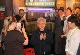 젠슨 황, 오늘 입국…‘삼겹살 회동’에 시구까지 ‘셀럽 마케팅’ 달인