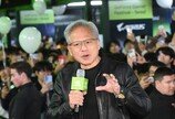 젠슨 황, PC방서 페이커 만나고 총수들과 ‘홍대앞 삼쏘’