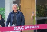 “100만달러 가치” 젠슨 황-페이커 사인 담긴 깜짝 선물, 뭐길래?