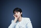  변우석, SK매직 얼음정수기 신규 화보 공개…네이비&라이트블루 청량한 비주얼  ‘눈길’