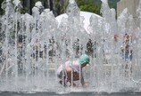 ‘더위-비’ 동시에 공략 나선 유통가