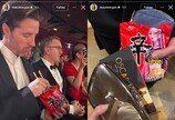 美오스카에 등장한 신라면… ‘케데헌’ 감독, 봉지째 먹방 눈길