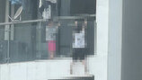 13층 난간에 아이들 ‘대롱대롱’…부모 외출한 사이 ‘아찔’