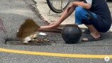 쓰레기 가져와 배수구에 쑥…군산 침수 교훈 잊었나 [e글e글]