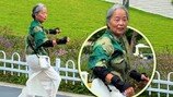 “꼰대 꼬리표는 거부한다”…68세 스케이트보드 타는 中 할머니 (영상)