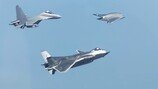 中 스텔스 무인기·전투기 편대 비행 모습 최초 공개