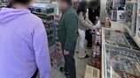 편의점에 ‘미얀마어’ 안내문까지…삼각김밥-보조배터리 ‘불티’