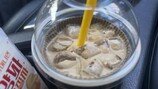 “음료 안 컵홀더 발견” 논란…본사 “매뉴얼 미준수, 재교육” [e글e글]