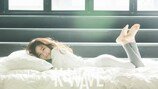 김슬기, 셔츠만 입고 침대에 누워…남심 다 잡네