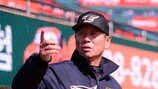 쓰러진 김성근 감독…힘겨운 감독들의 사투