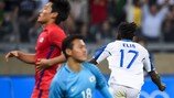 [속보] 한국 축구, 경기 지연에 실수 연발까지 ‘분노 폭발’