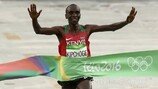 [2016 리우] 케냐 킵초게, 첫 출전 올림픽 마라톤서 정상 등극