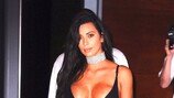 킴 카다시안, 속옷만 입고 외출을? 초민망 드레스 ‘경악’