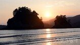 [이야기가 있는 마을②] 귀양 간 형님은 잘 살고 있나…형제 섬 사이로 석양이 진다