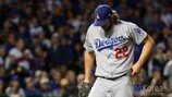 최악의 LAD 커쇼, NLCS 6차전 ‘5이닝 5실점’ 무릎 꿇어