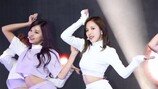[동아포토]트와이스 쯔위-미나 '선명한 복근라인'
