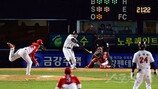 [단독] KBO 심판들 시즌 중 전격회동, S존 사실상 확대