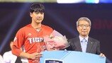 [포토] 김윤동 ‘우수투수상의 영예!’