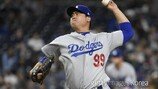 [NLCS 2] 류현진, 1회 1K 무실점… 브론 삼구삼진