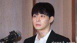 박유천 기자회견장에 사생팬 난입…아수라장