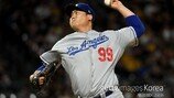 [류현진 등판] 4회 2사 1-2루 극복… 아레나도 또 봉쇄
