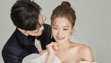 ‘교수’ 이인혜, 어깨 시원하게 드러낸 웨딩화보