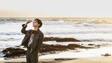 임영웅, 바닷가에만 있어도 ‘완성형 비주얼’ [DAY컷]