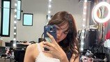 리사, 바지를 어디까지 내린 거야…아찔한 하의 실종