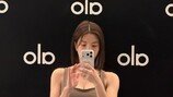 ‘지드래곤 결렬’ 권은비, 레깅스 바디라인 점검 중 ‘퍼펙트’