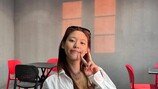 설현 이러고 있었다…물놀이 끝내고 ‘느좋’ 카페서 힐링