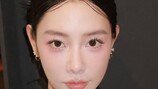 클라라 파격美 또…입긴 입었지만 아찔해